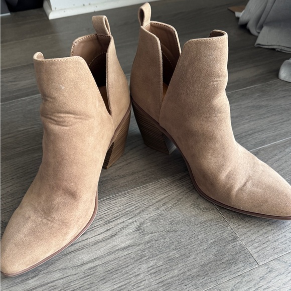 Universal Thread Booties - Picture 2 of 5